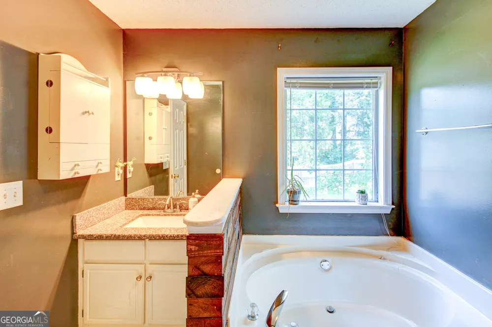 121 Chariot DR Griffin, GA 30224