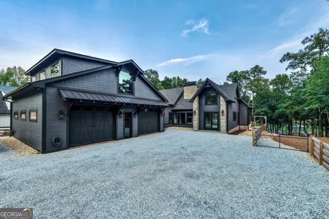215 Carlota Way