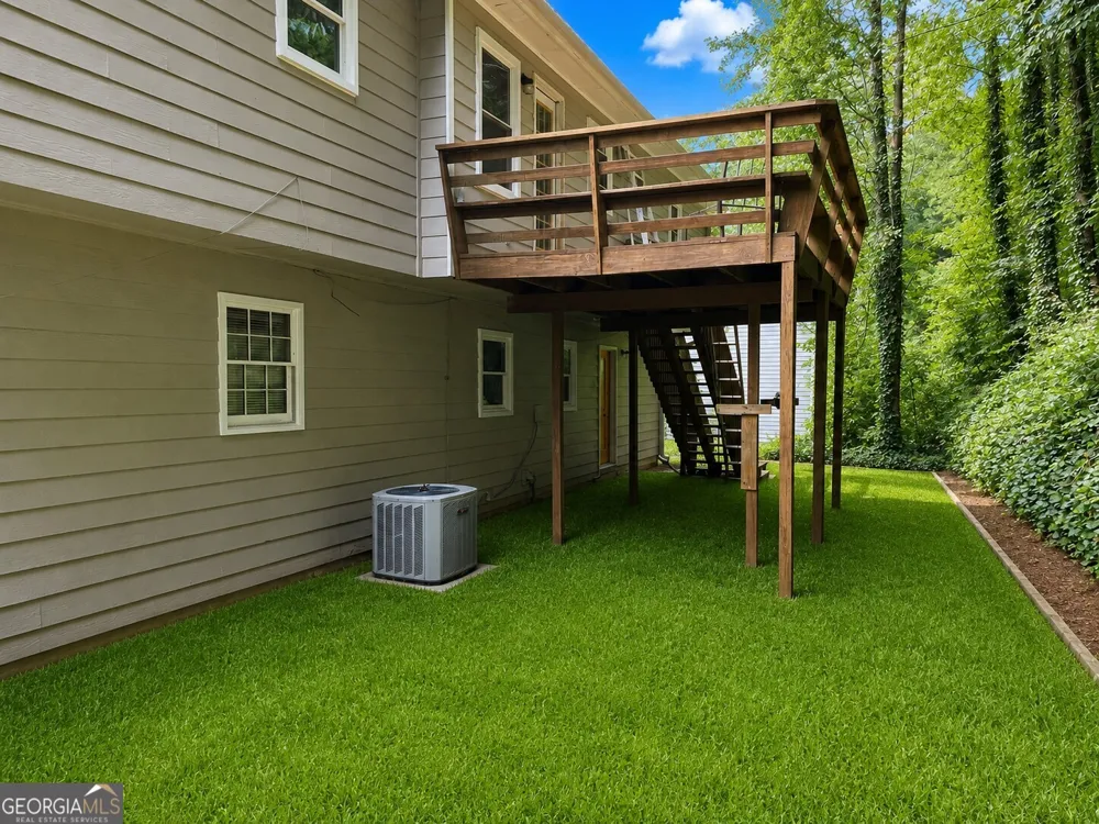 1326 Williamsburg LN Norcross, GA 30093