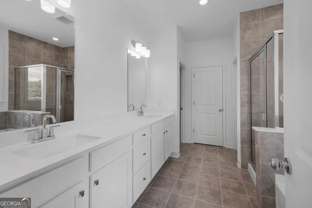 8820 Avonbrook Close Ball Ground, GA 30107