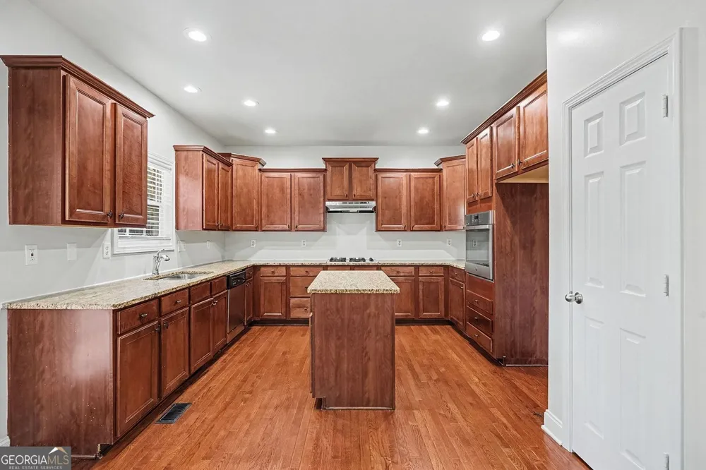 6856 Search Light TRL Lithonia, GA 30038