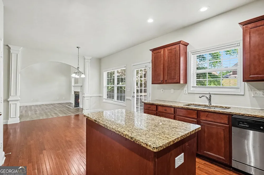 6856 Search Light TRL Lithonia, GA 30038