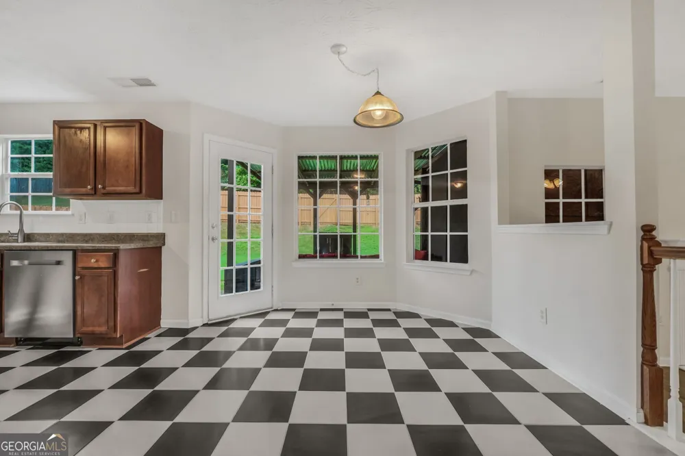 81 Saint Charles PL Sharpsburg, GA 30277