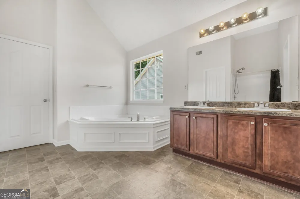 81 Saint Charles PL Sharpsburg, GA 30277