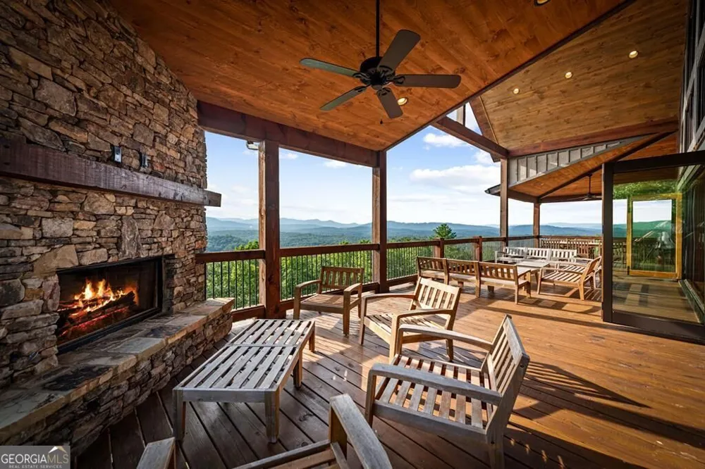 330 Serenity Ridge LN Mineral Bluff, GA 30559
