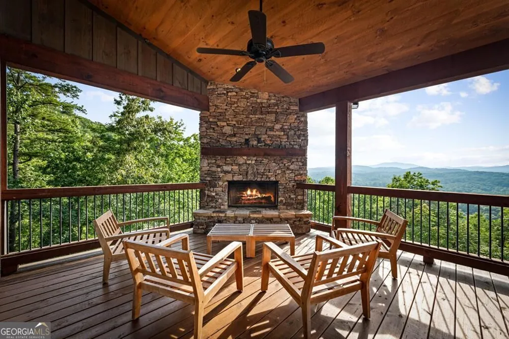 330 Serenity Ridge LN Mineral Bluff, GA 30559