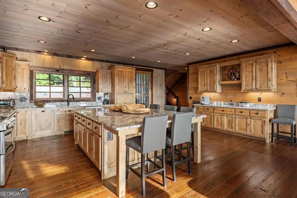 330 Serenity Ridge LN Mineral Bluff, GA 30559