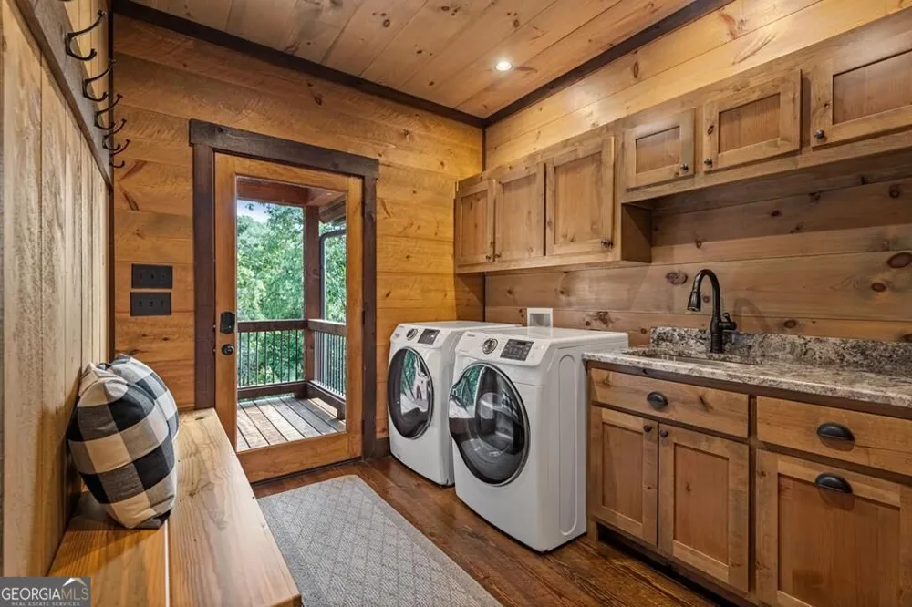 330 Serenity Ridge LN Mineral Bluff, GA 30559