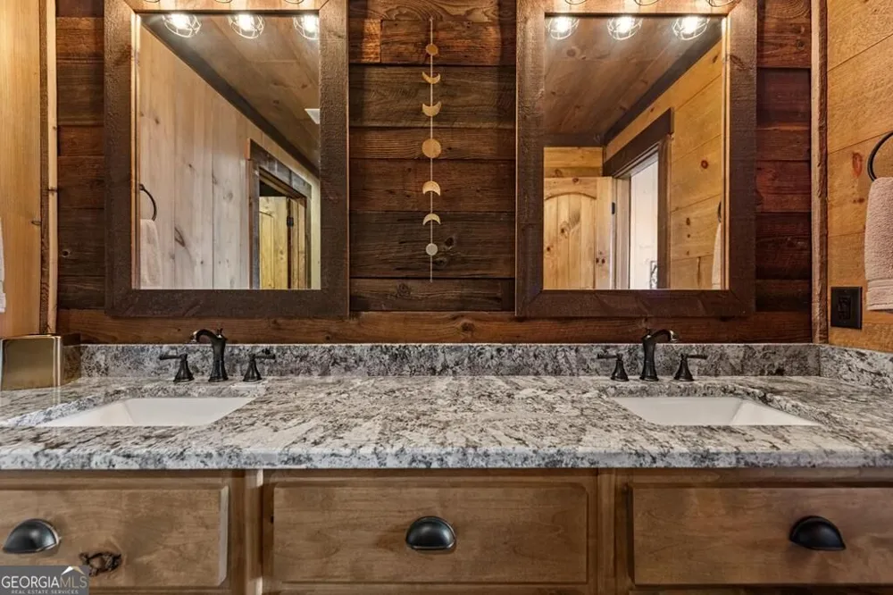 330 Serenity Ridge LN Mineral Bluff, GA 30559