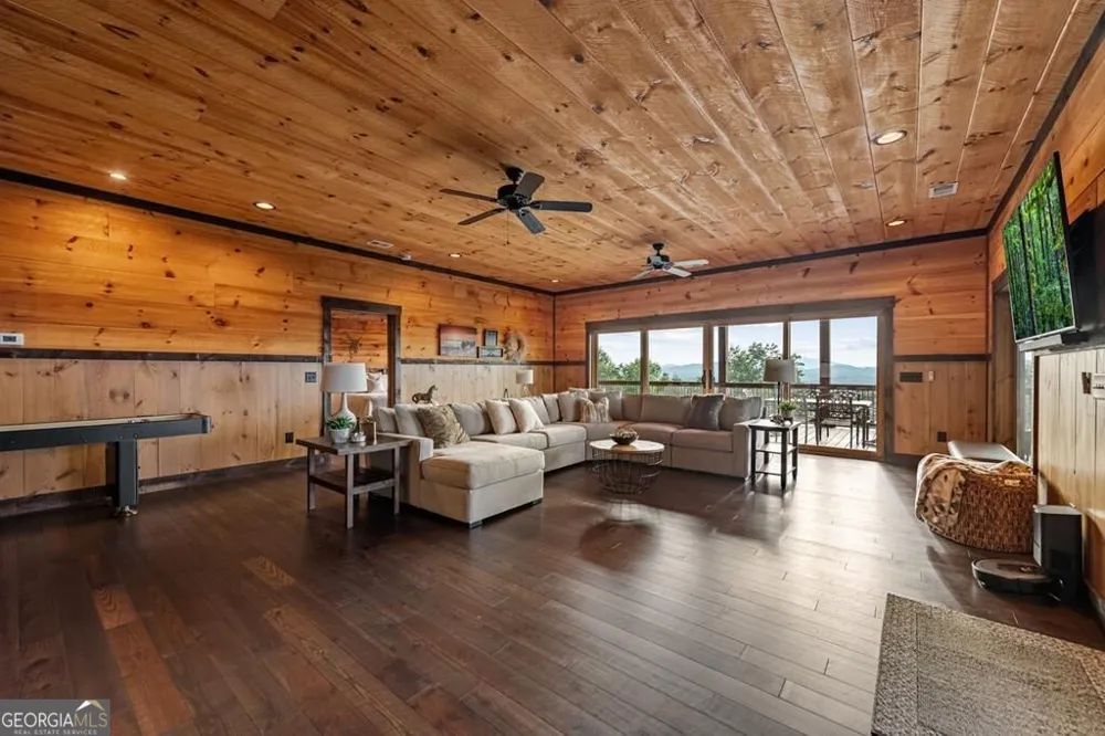 330 Serenity Ridge LN Mineral Bluff, GA 30559