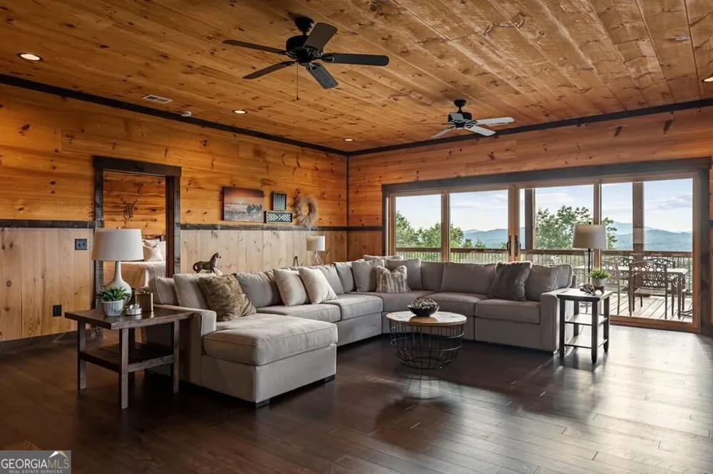 330 Serenity Ridge LN Mineral Bluff, GA 30559