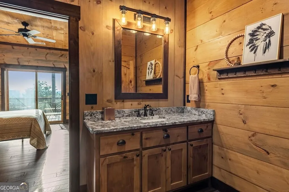 330 Serenity Ridge LN Mineral Bluff, GA 30559
