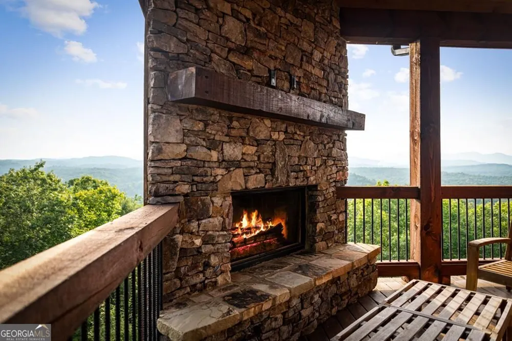 330 Serenity Ridge LN Mineral Bluff, GA 30559