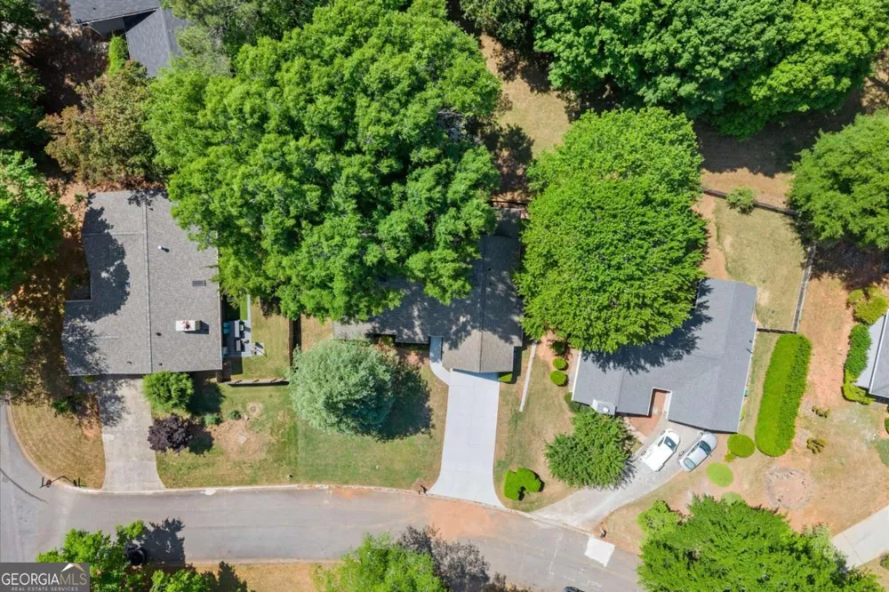 20 Sweetwood CT Roswell, GA 30076