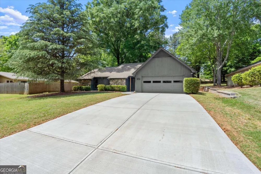 20 Sweetwood CT Roswell, GA 30076