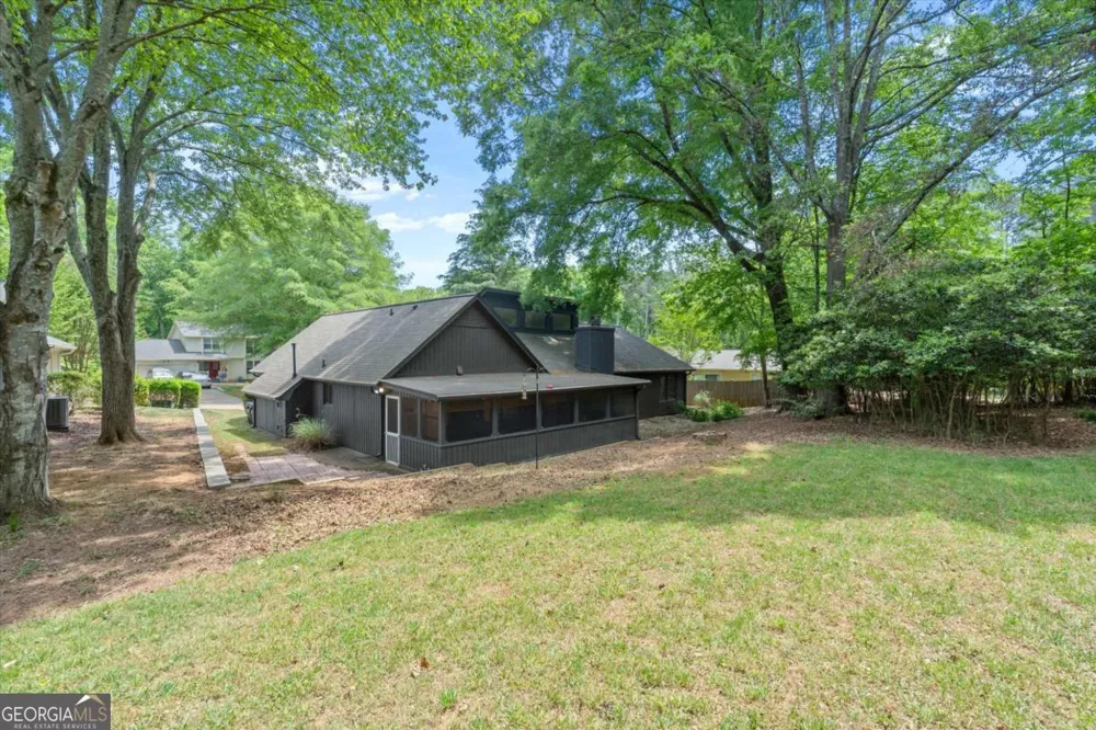20 Sweetwood CT Roswell, GA 30076