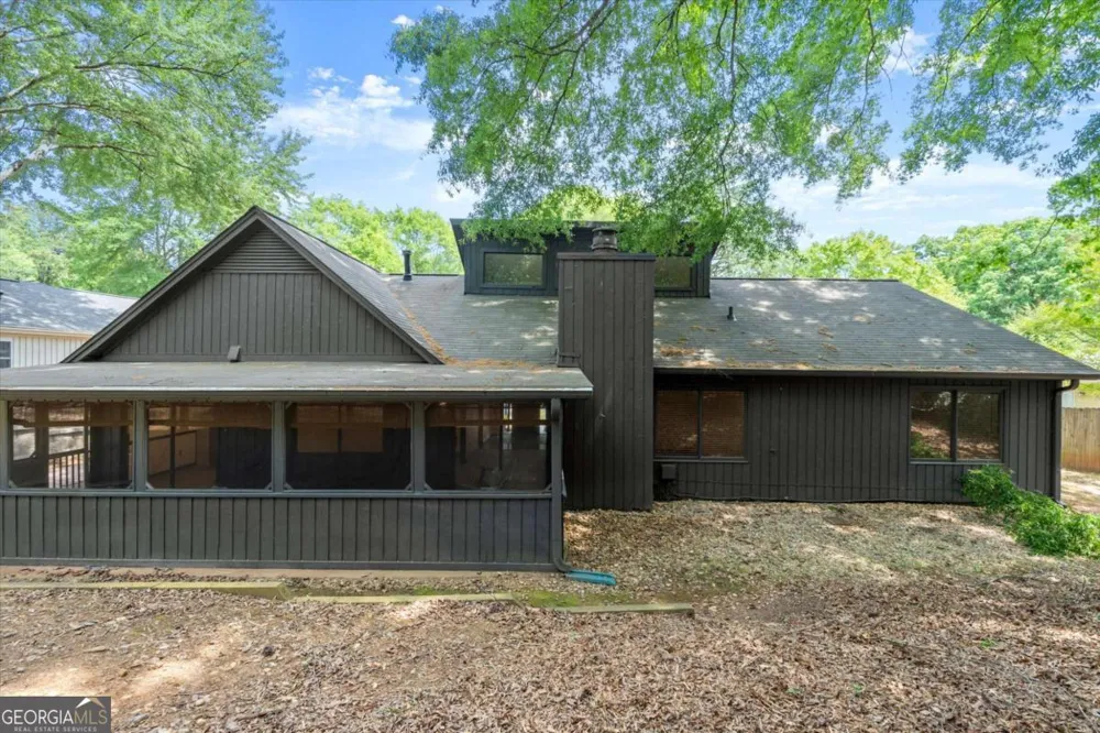 20 Sweetwood CT Roswell, GA 30076