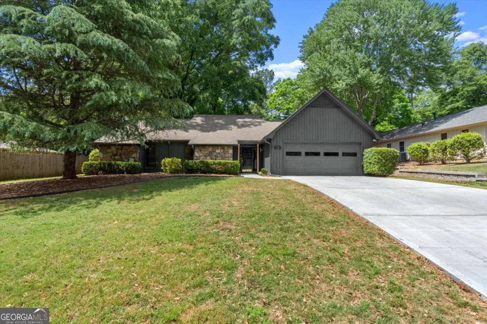 20 Sweetwood CT Roswell, GA 30076