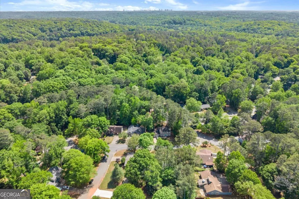 20 Sweetwood CT Roswell, GA 30076