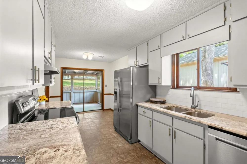 20 Sweetwood CT Roswell, GA 30076