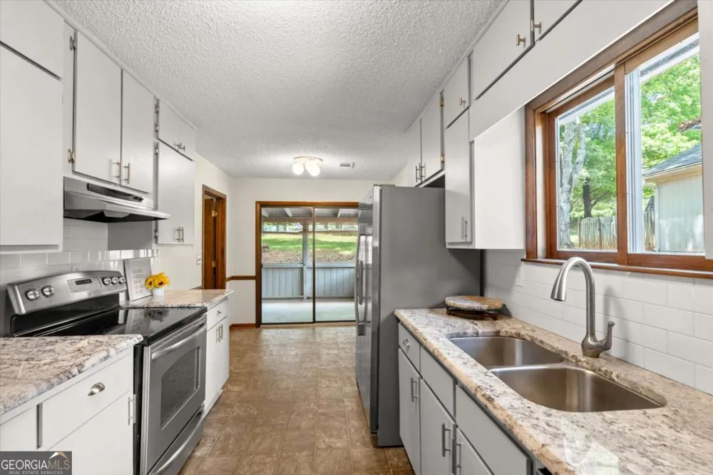 20 Sweetwood CT Roswell, GA 30076