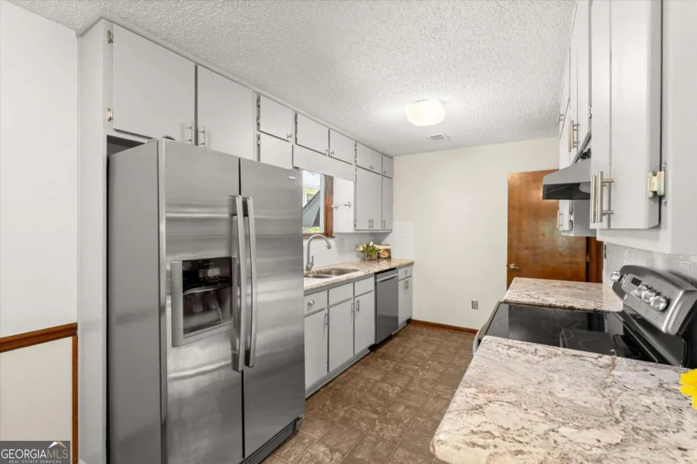 20 Sweetwood CT Roswell, GA 30076