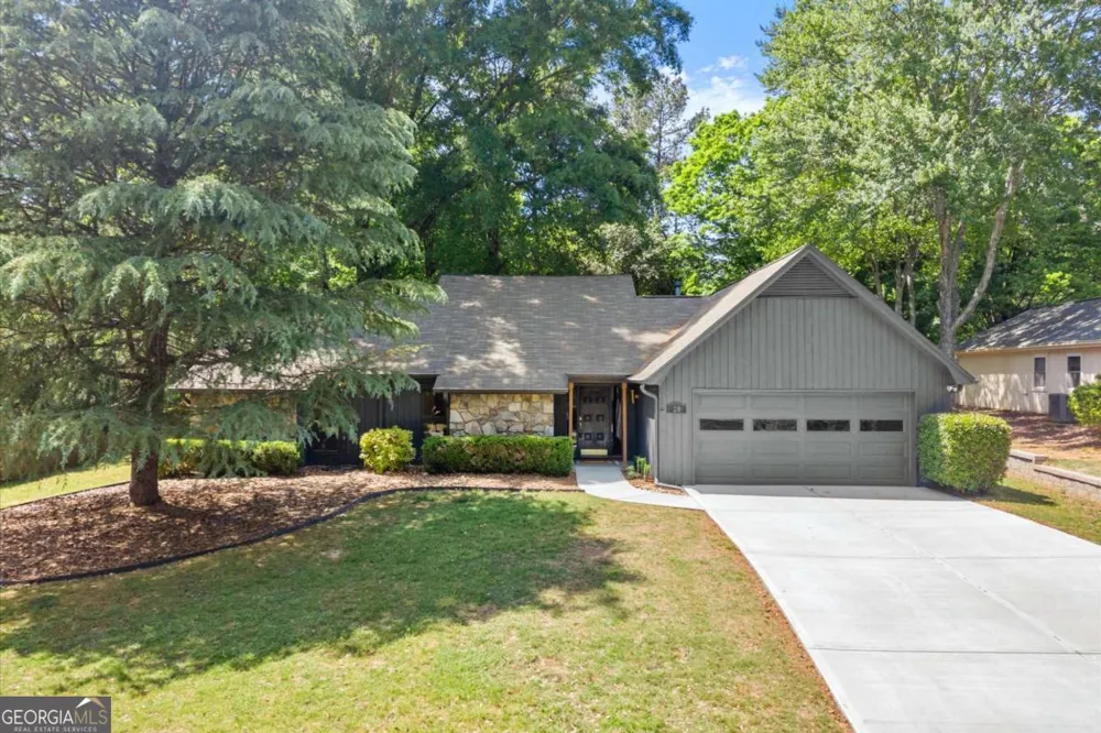20 Sweetwood CT Roswell, GA 30076