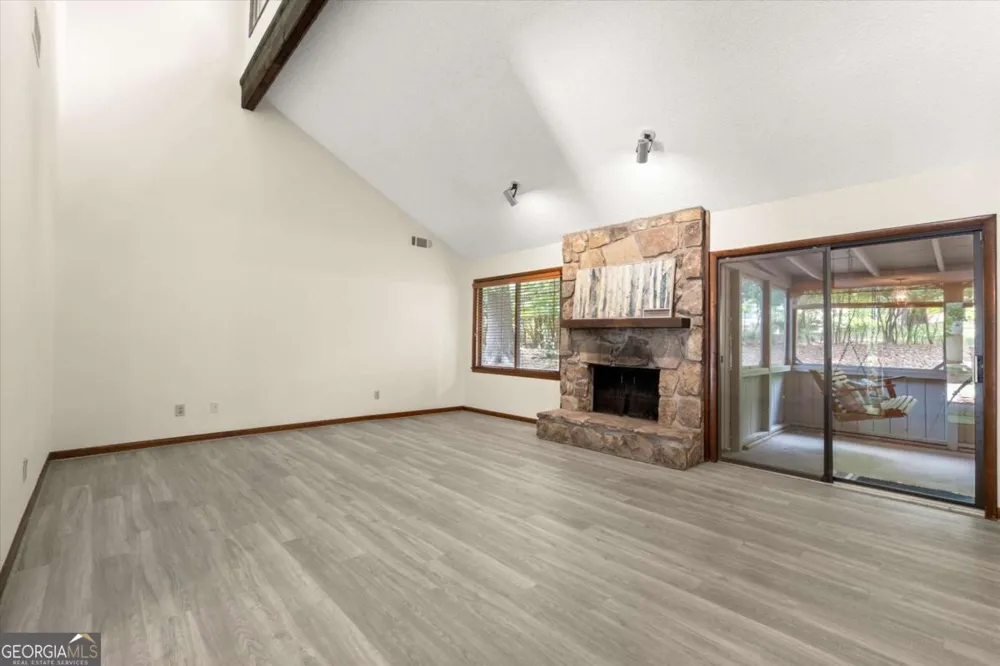 20 Sweetwood CT Roswell, GA 30076