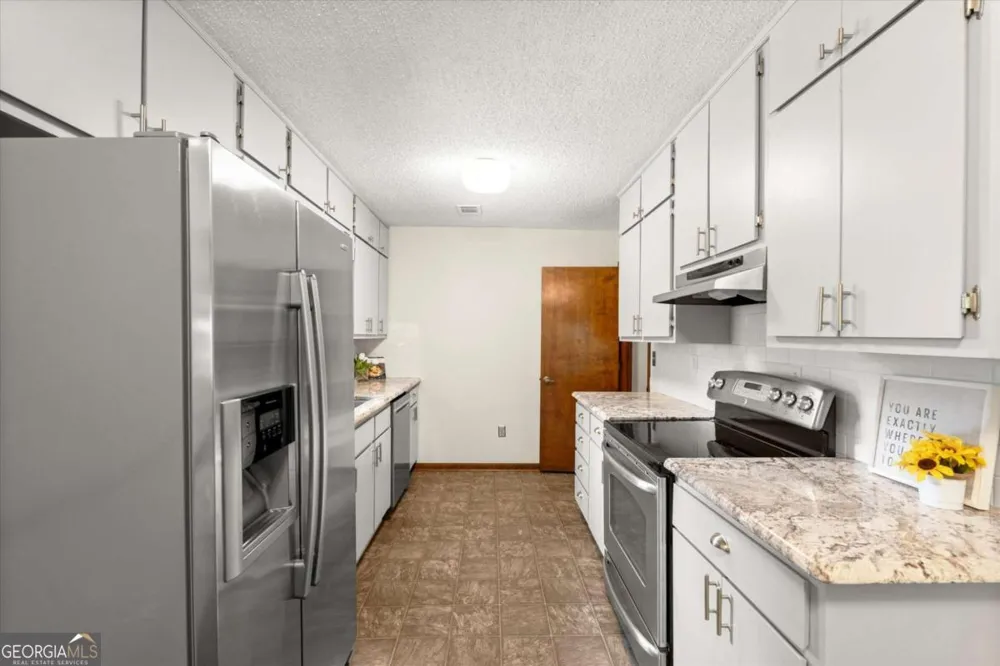 20 Sweetwood CT Roswell, GA 30076