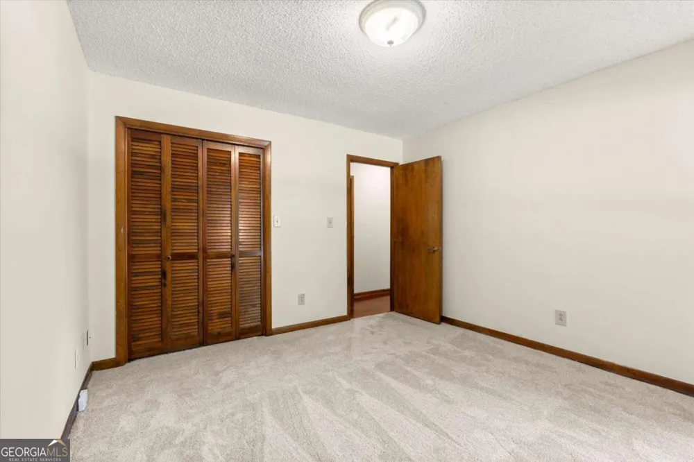 20 Sweetwood CT Roswell, GA 30076
