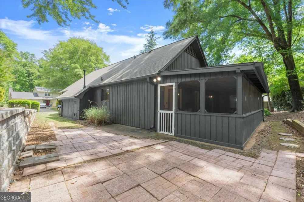 20 Sweetwood CT Roswell, GA 30076