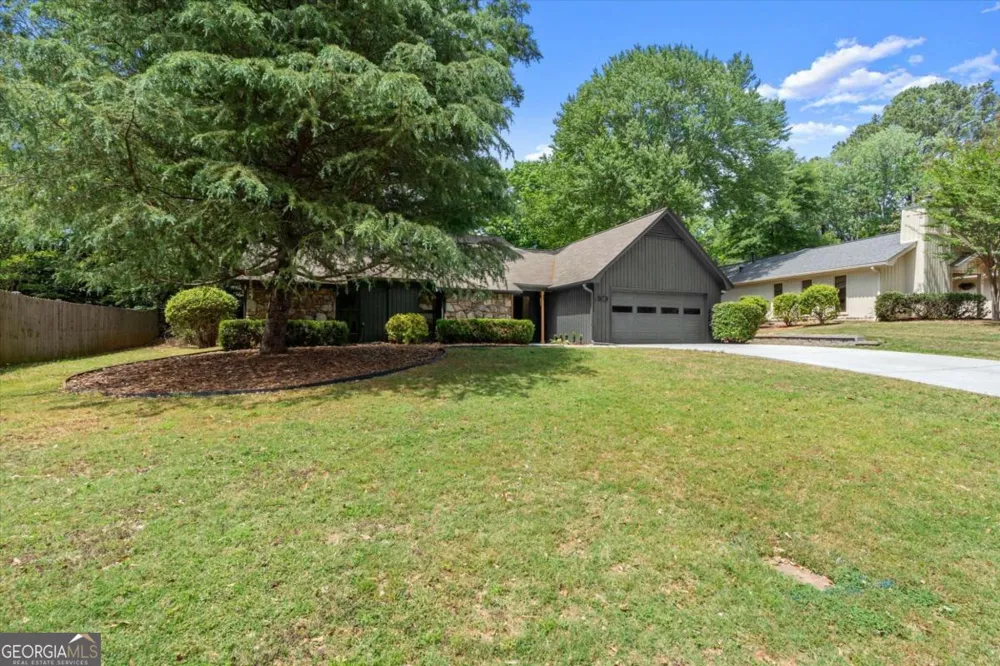 20 Sweetwood CT Roswell, GA 30076