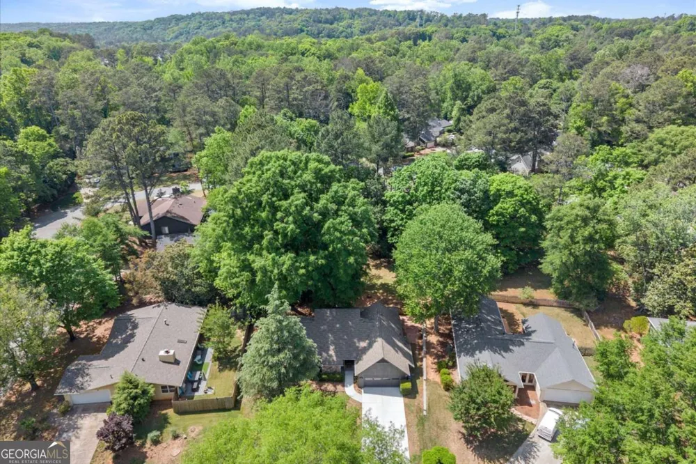 20 Sweetwood CT Roswell, GA 30076