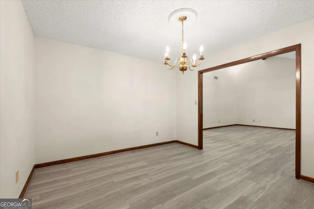 20 Sweetwood CT Roswell, GA 30076