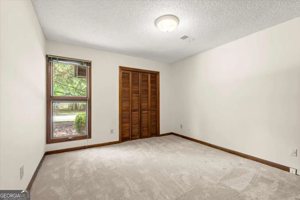 20 Sweetwood CT Roswell, GA 30076
