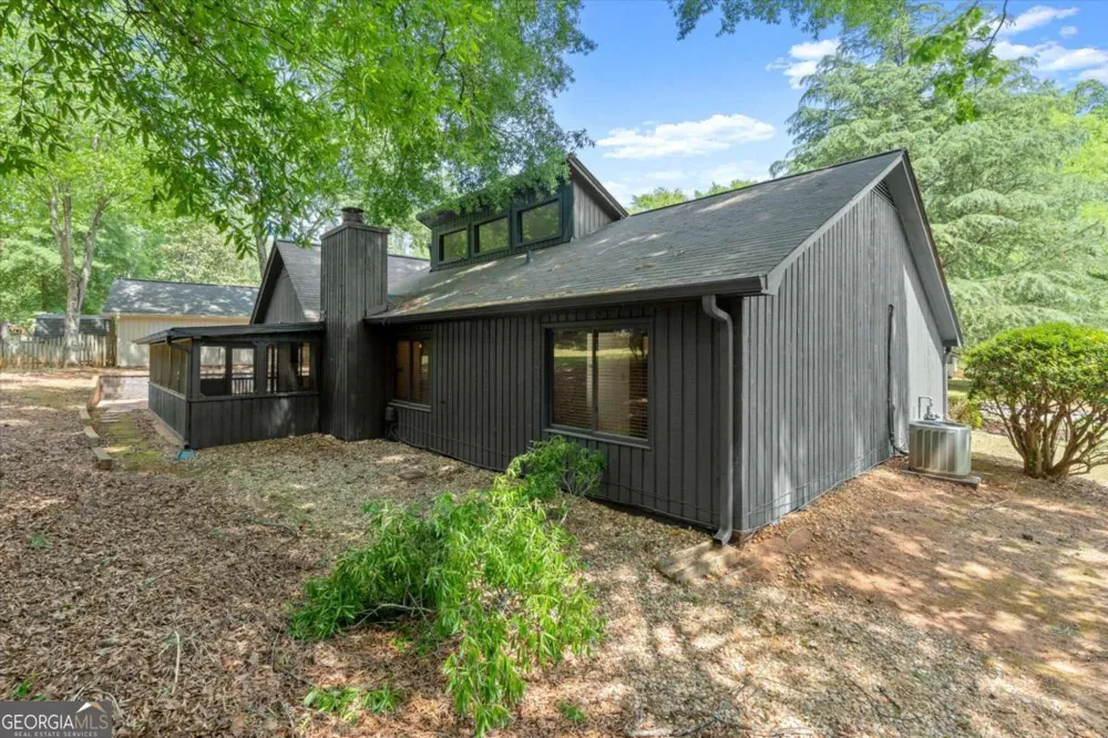 20 Sweetwood CT Roswell, GA 30076