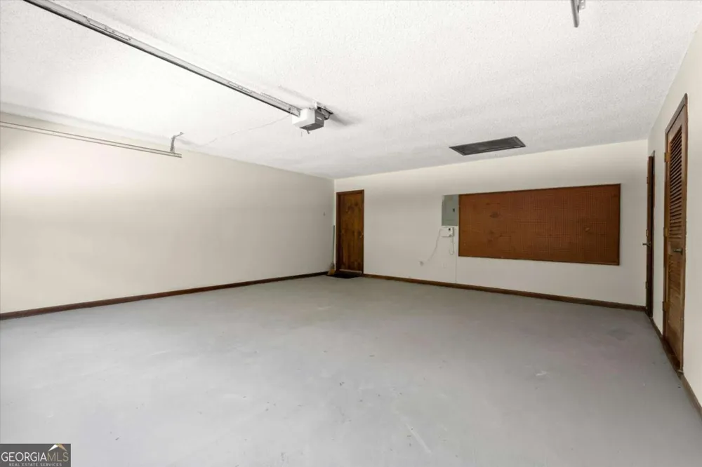 20 Sweetwood CT Roswell, GA 30076