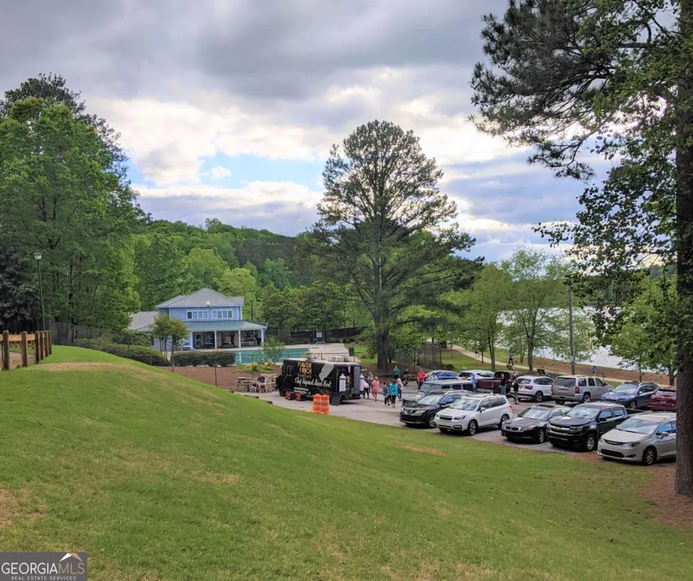 20 Sweetwood CT Roswell, GA 30076
