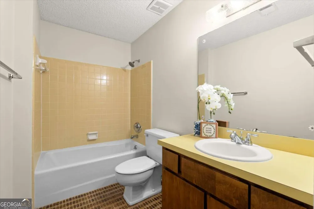 20 Sweetwood CT Roswell, GA 30076