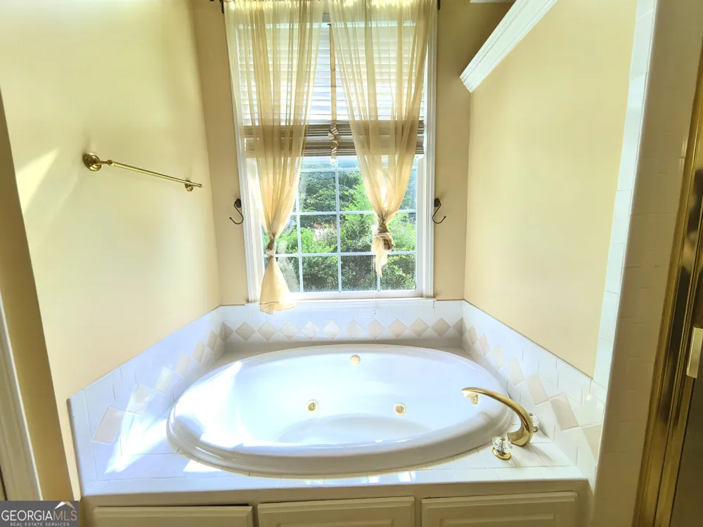 4009 Treemont LN Suwanee, GA 30024