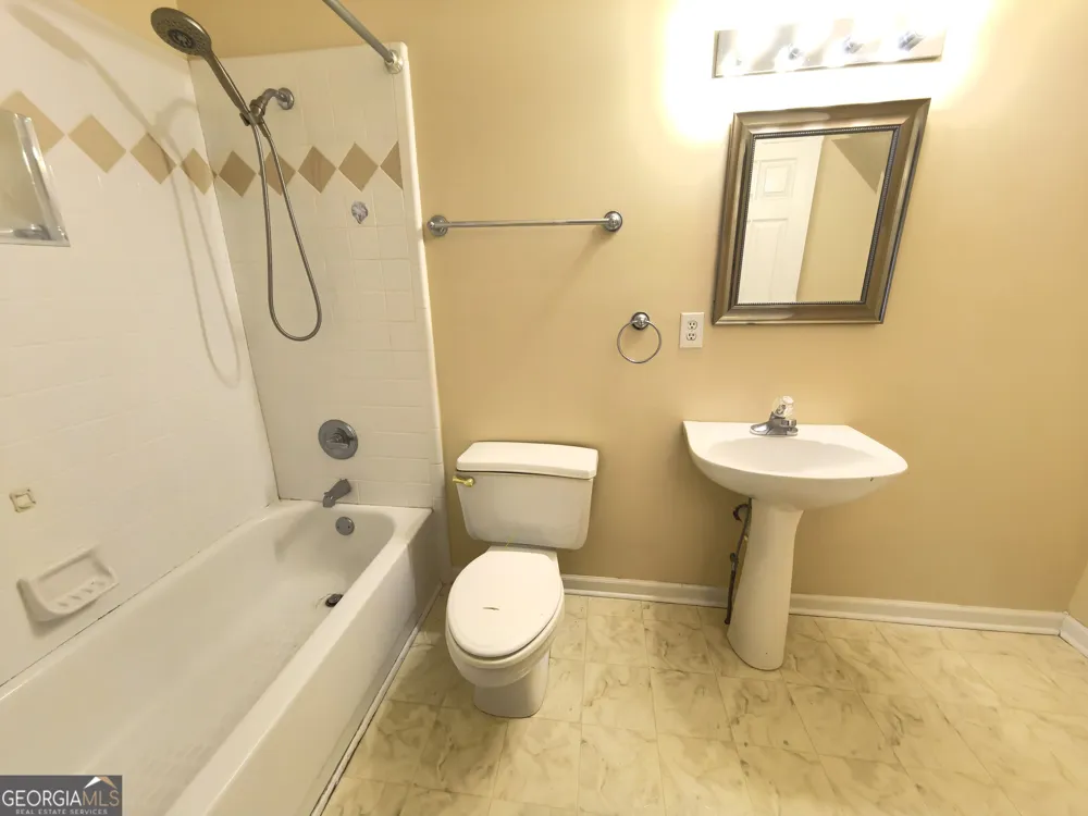 4009 Treemont LN Suwanee, GA 30024