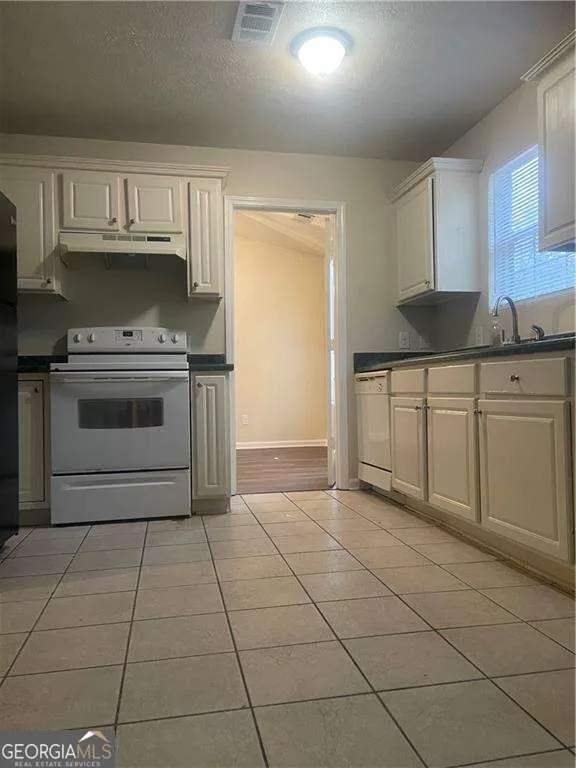 4957 N Redan CIR Stone Mountain, GA 30088