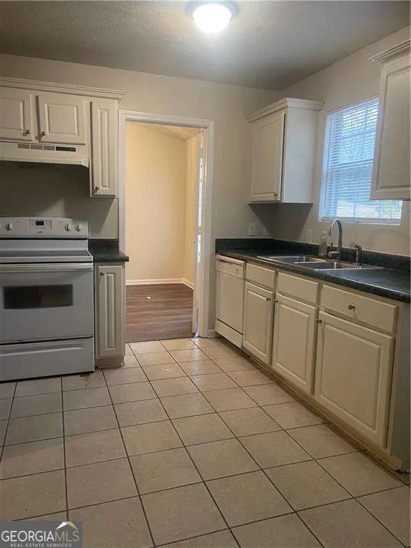 4957 N Redan CIR Stone Mountain, GA 30088
