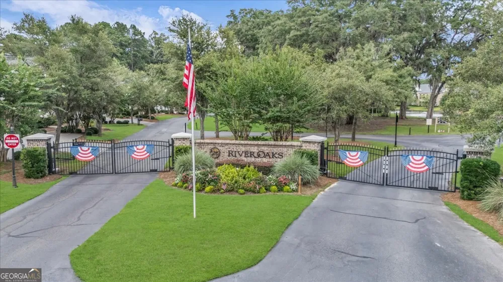 1003 River Oaks DR Richmond Hill, GA 31324