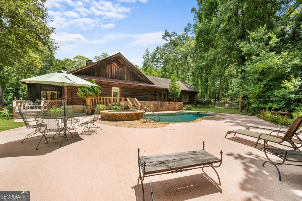 261 McIntosh CIR Jackson, GA 30233