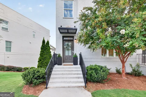 221 Nash ST