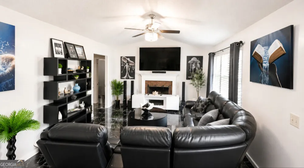 5186 Glendora DR Powder Springs, GA 30127