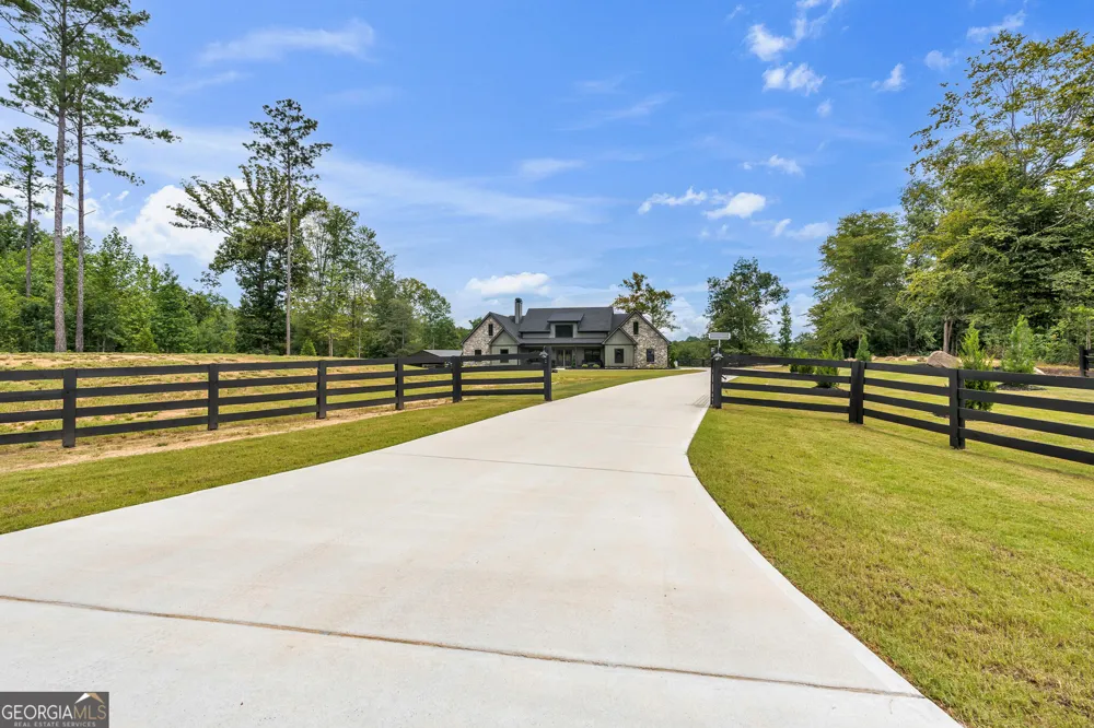 392 Georgian Pines DR Senoia, GA 30276