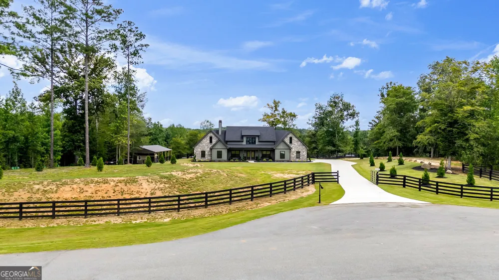 392 Georgian Pines DR Senoia, GA 30276
