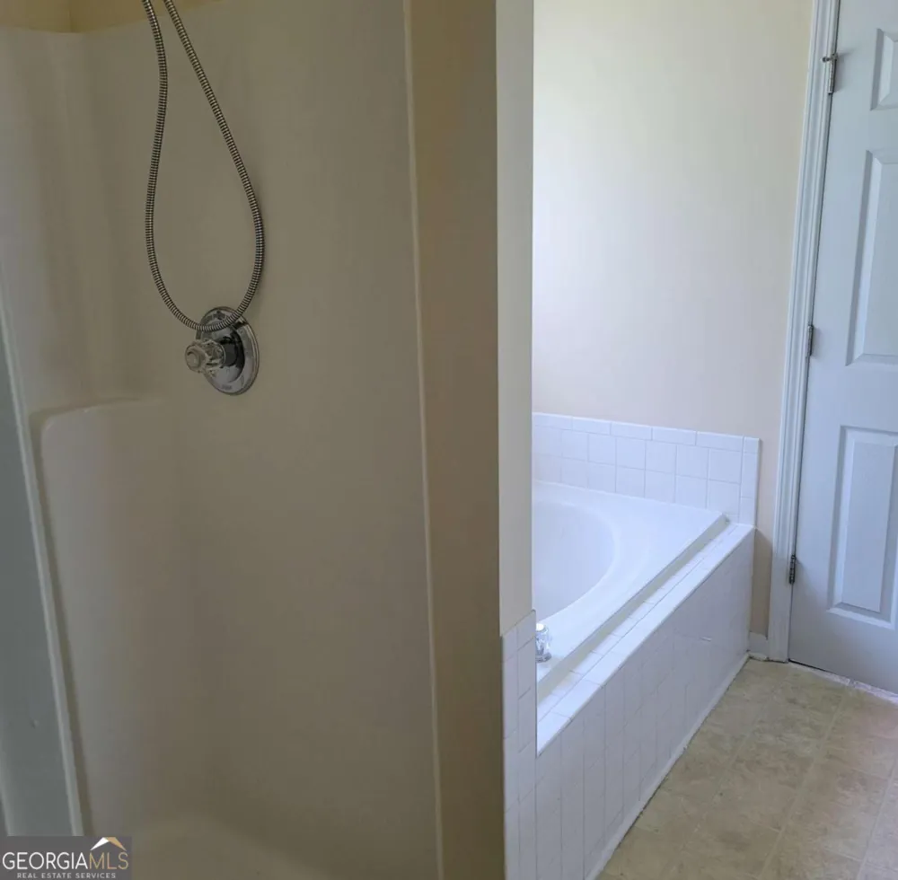 5774 Colonnade DR Rex, GA 30273